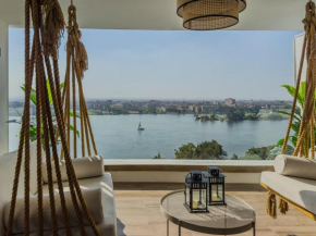 Luxurious Apartment with Pyramid & Nile View